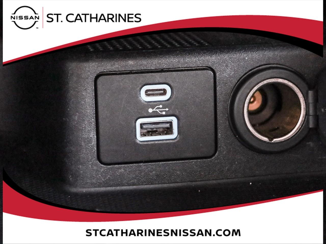 2021 Ford Escape Titanium Hybrid Photo