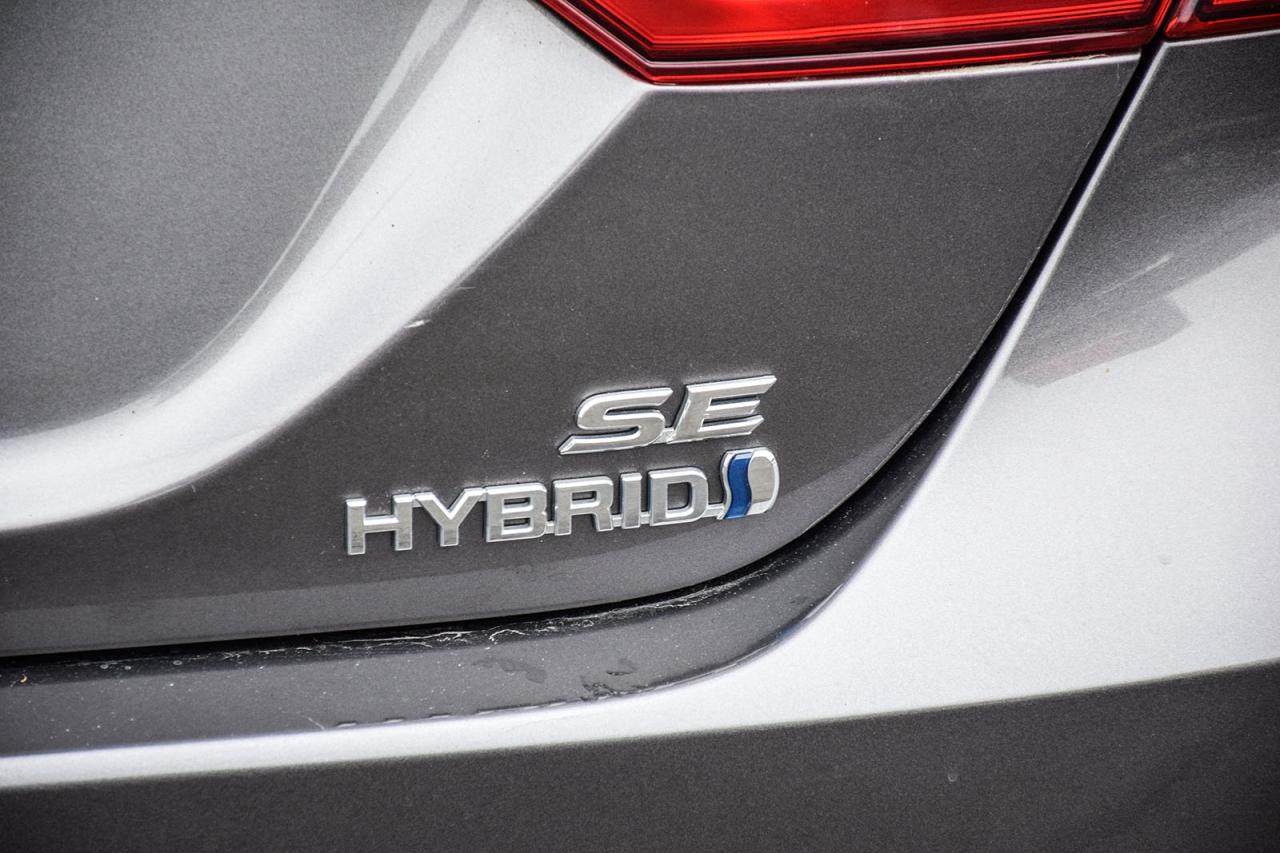 2022 Toyota Camry HYBRID SE / NO ACCIDENT / SUNROOF / LEATHER /CARPLAY/BSM Photo