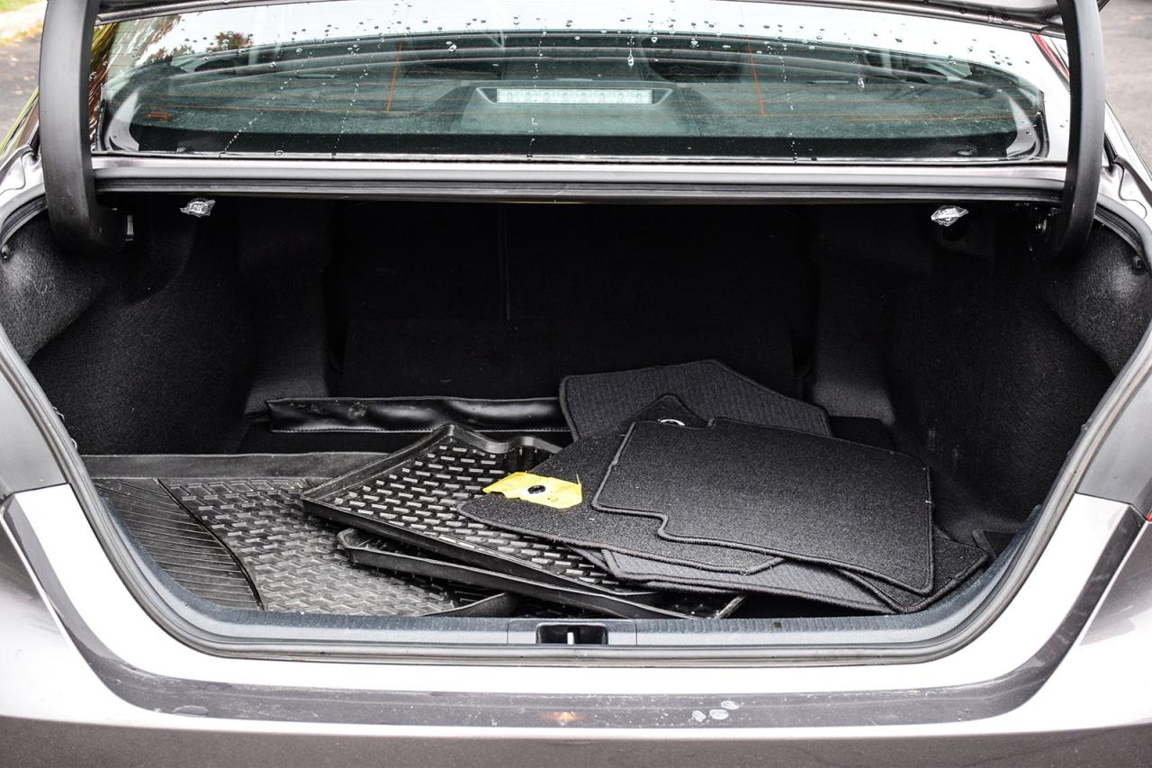 2022 Toyota Camry HYBRID SE / NO ACCIDENT / SUNROOF / LEATHER /CARPLAY/BSM Photo