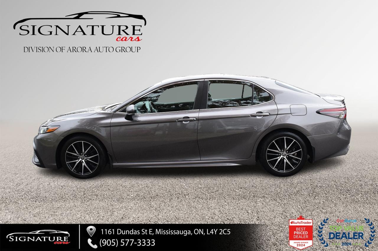 2022 Toyota Camry HYBRID SE / NO ACCIDENT / SUNROOF / LEATHER /CARPLAY/BSM Photo