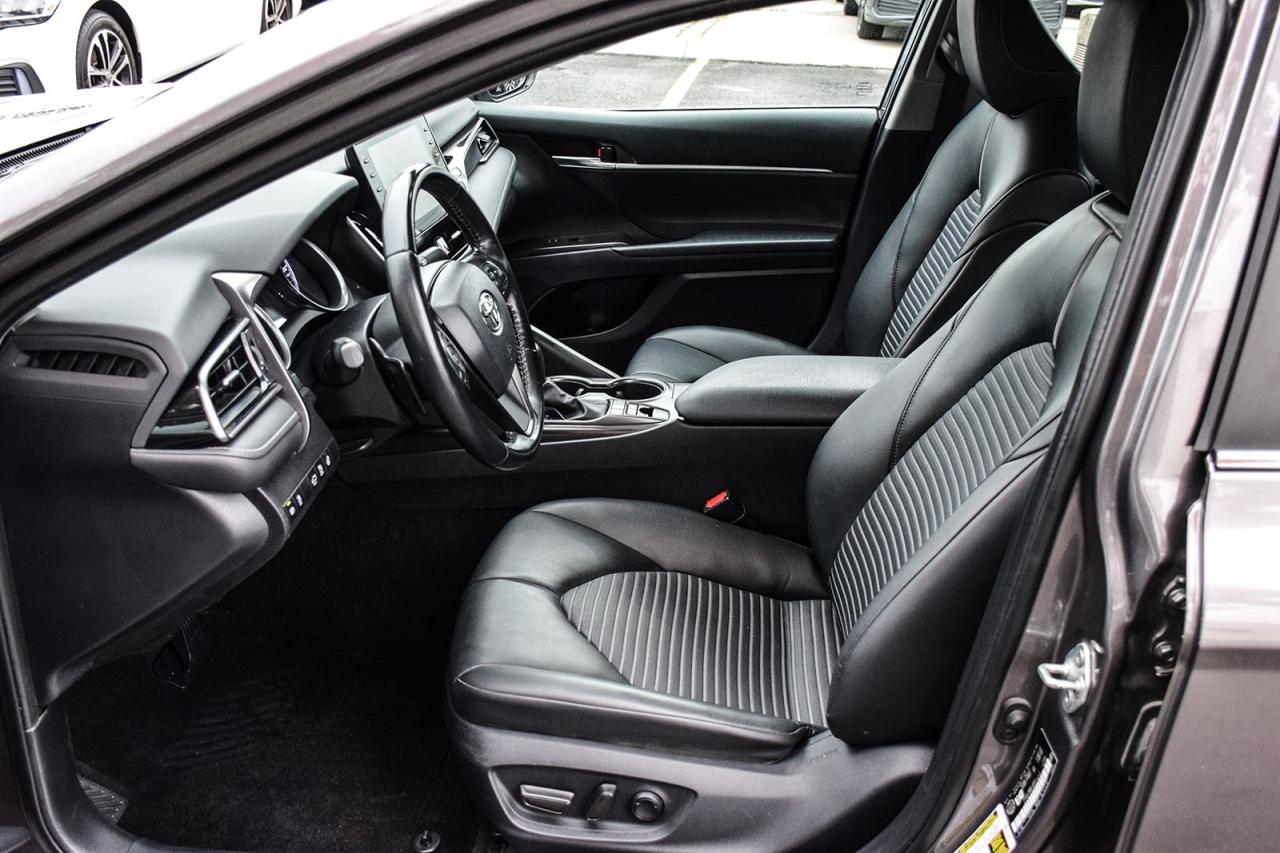 2022 Toyota Camry HYBRID SE / NO ACCIDENT / SUNROOF / LEATHER /CARPLAY/BSM Photo