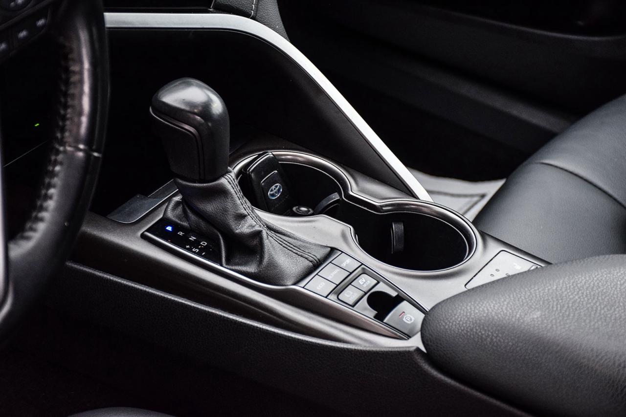 2022 Toyota Camry HYBRID SE / NO ACCIDENT / SUNROOF / LEATHER /CARPLAY/BSM Photo