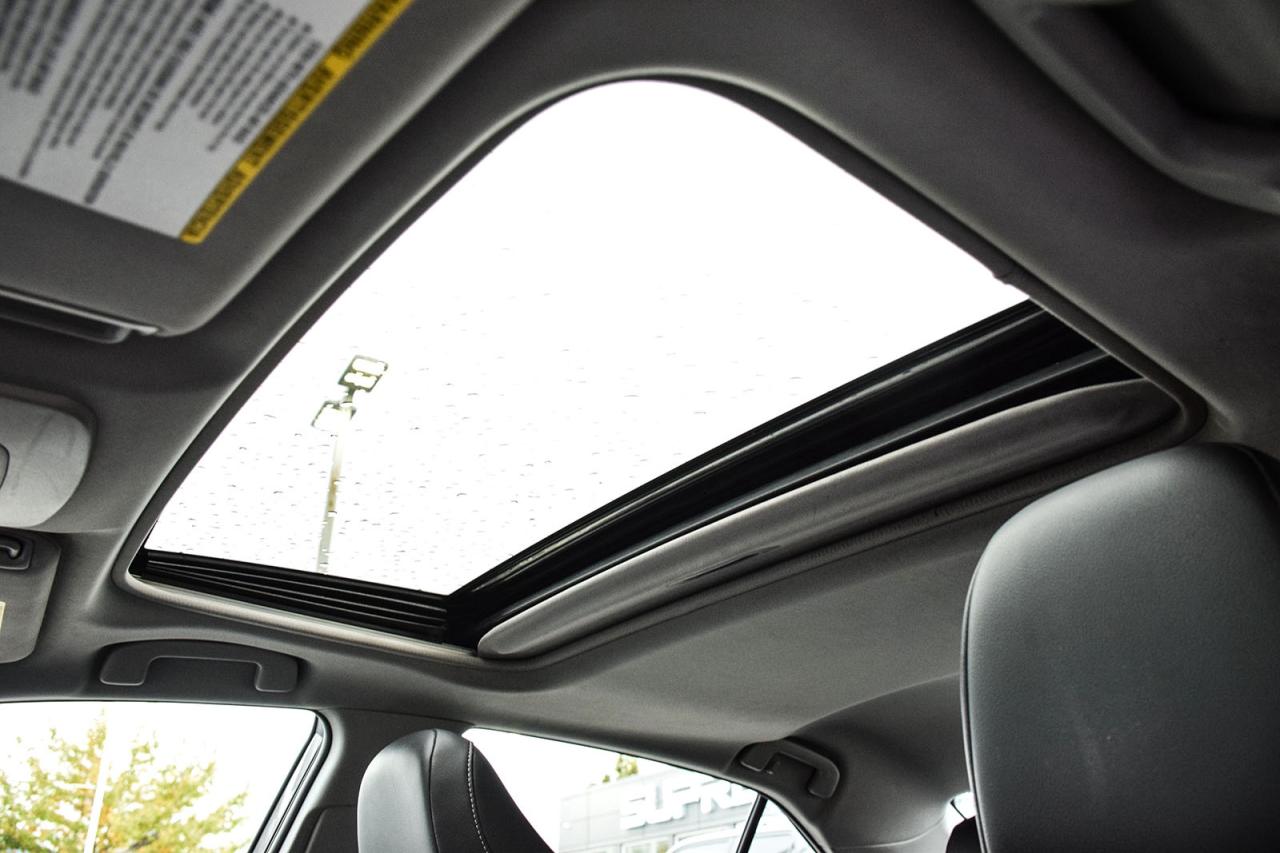 2022 Toyota Camry HYBRID SE / NO ACCIDENT / SUNROOF / LEATHER /CARPLAY/BSM Photo