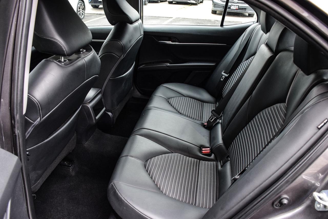 2022 Toyota Camry HYBRID SE / NO ACCIDENT / SUNROOF / LEATHER /CARPLAY/BSM Photo