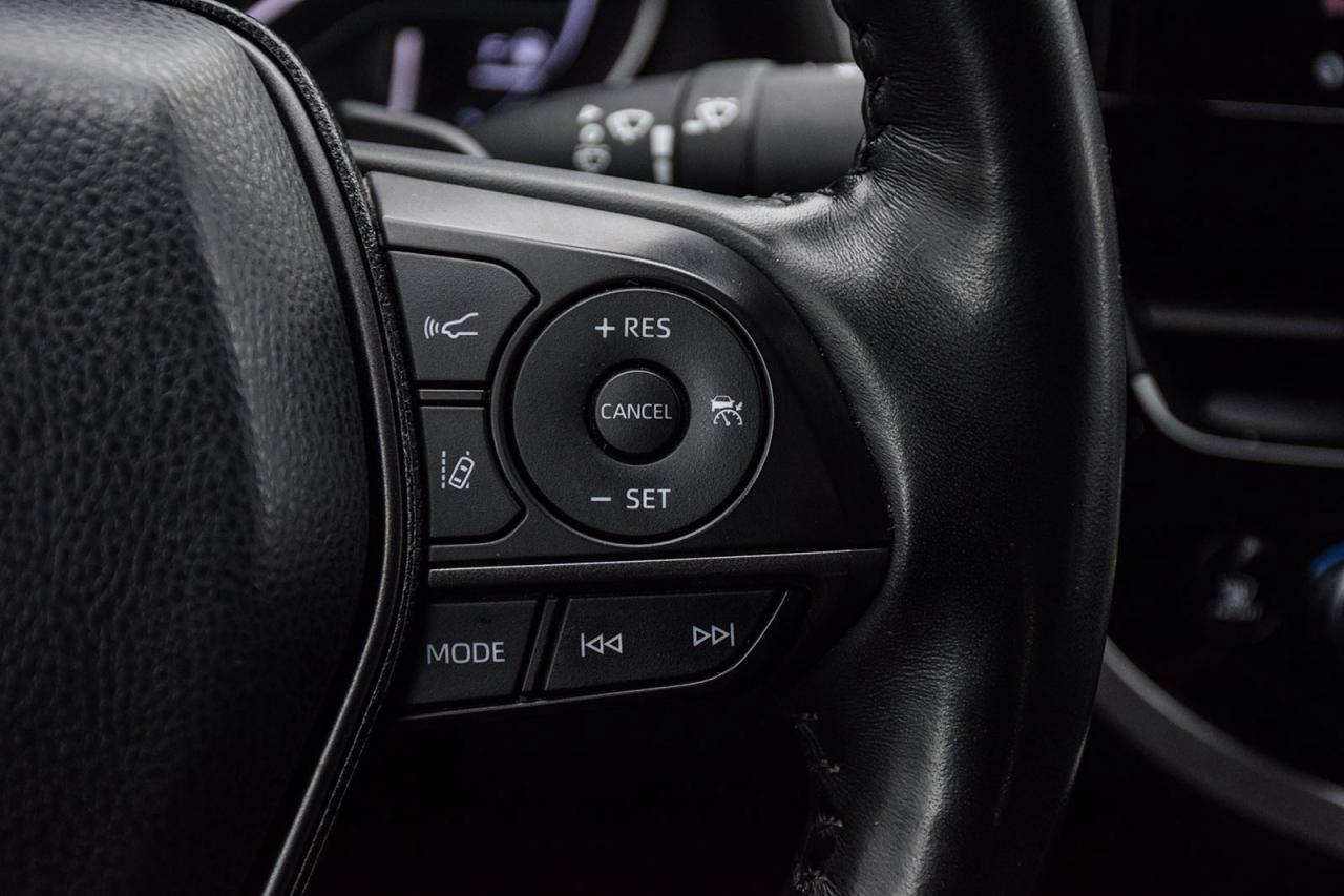 2022 Toyota Camry HYBRID SE / NO ACCIDENT / SUNROOF / LEATHER /CARPLAY/BSM Photo