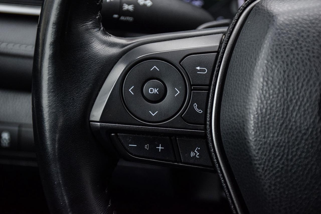 2022 Toyota Camry HYBRID SE / NO ACCIDENT / SUNROOF / LEATHER /CARPLAY/BSM Photo