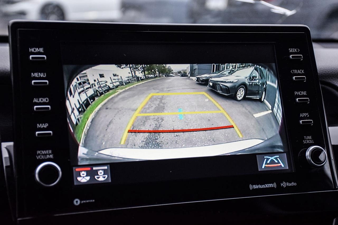 2022 Toyota Camry HYBRID SE / NO ACCIDENT / SUNROOF / LEATHER /CARPLAY/BSM Photo