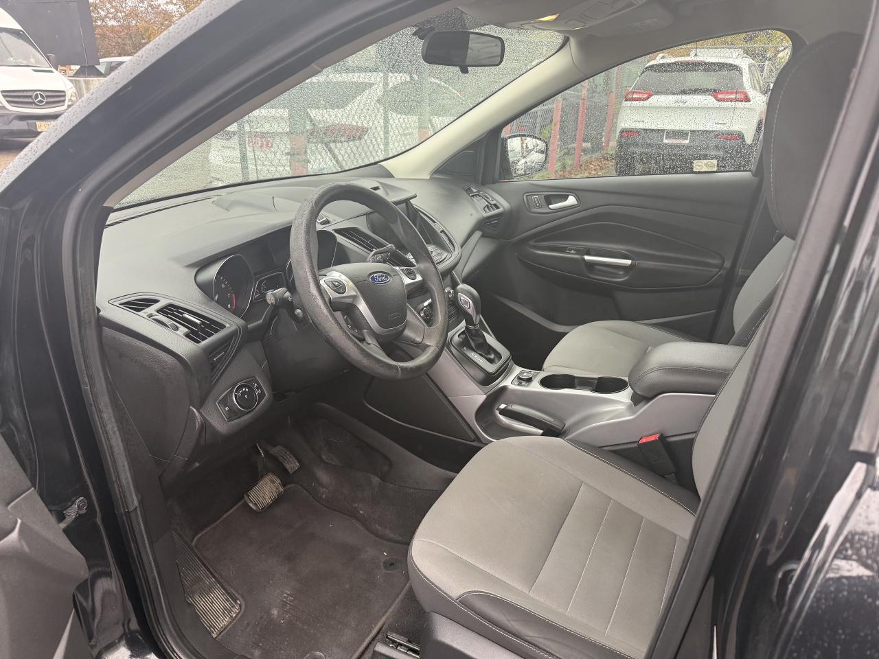 2015 Ford Escape *** 3 YEAR WARRANTY INCLUDED *** Photo4