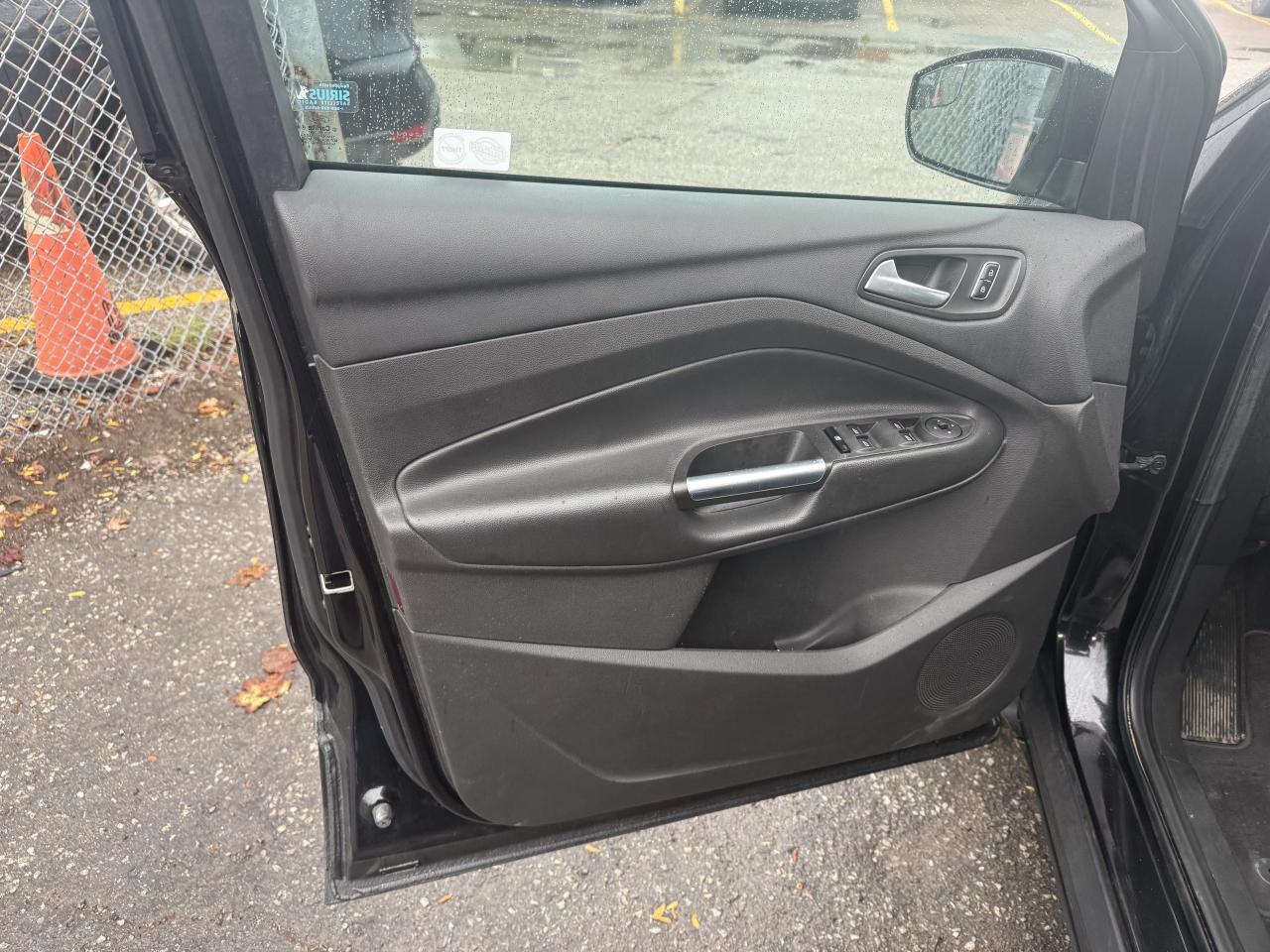 2015 Ford Escape *** 3 YEAR WARRANTY INCLUDED *** Photo