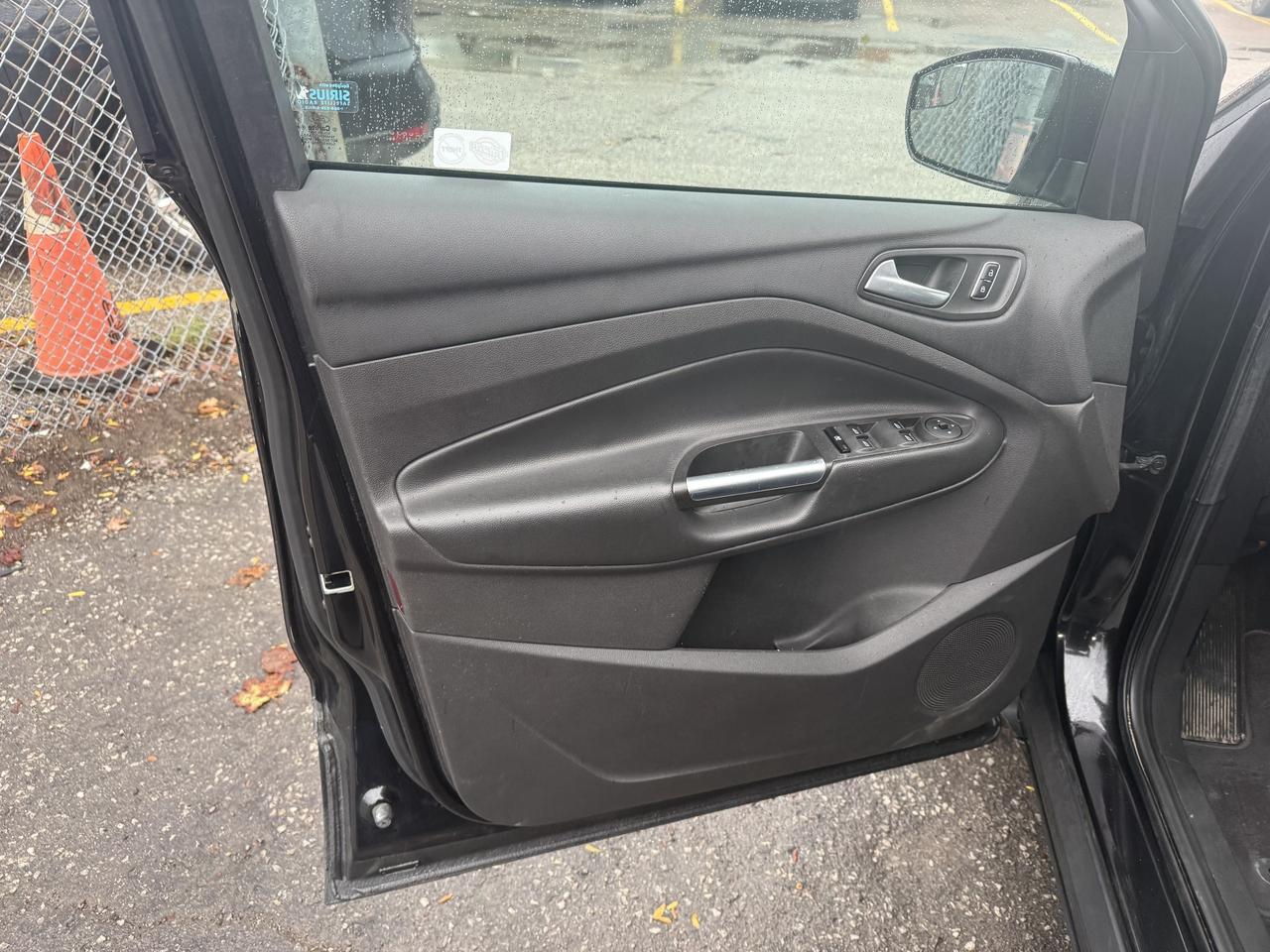 2015 Ford Escape *** 3 YEAR WARRANTY INCLUDED *** Photo