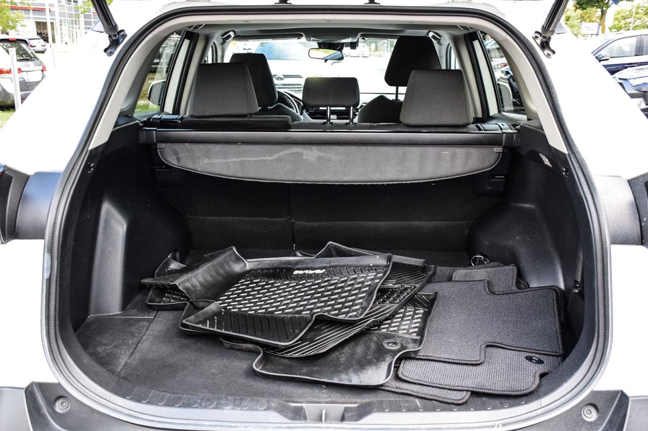 2021 Toyota RAV4 XLE AWD / NO ACCIDENT /SUNROOF / CARPLAY / BSM Photo