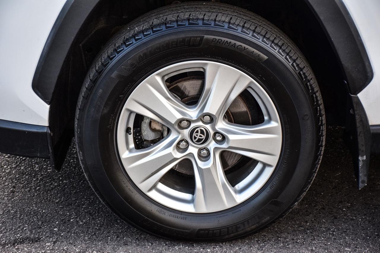 2021 Toyota RAV4 XLE AWD / NO ACCIDENT /SUNROOF / CARPLAY / BSM Photo