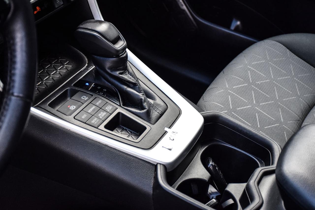 2021 Toyota RAV4 XLE AWD / NO ACCIDENT /SUNROOF / CARPLAY / BSM Photo