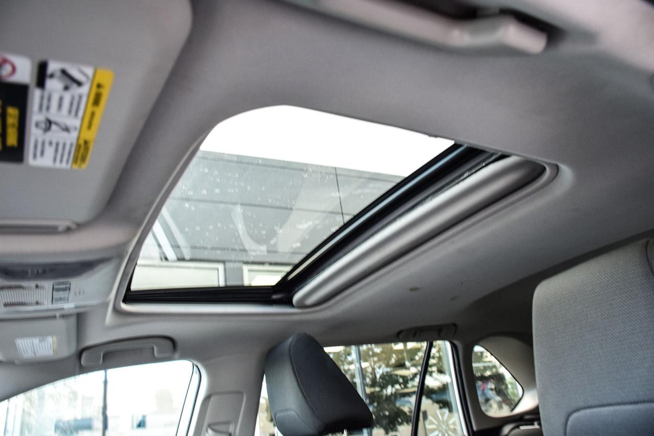 2021 Toyota RAV4 XLE AWD / NO ACCIDENT /SUNROOF / CARPLAY / BSM Photo