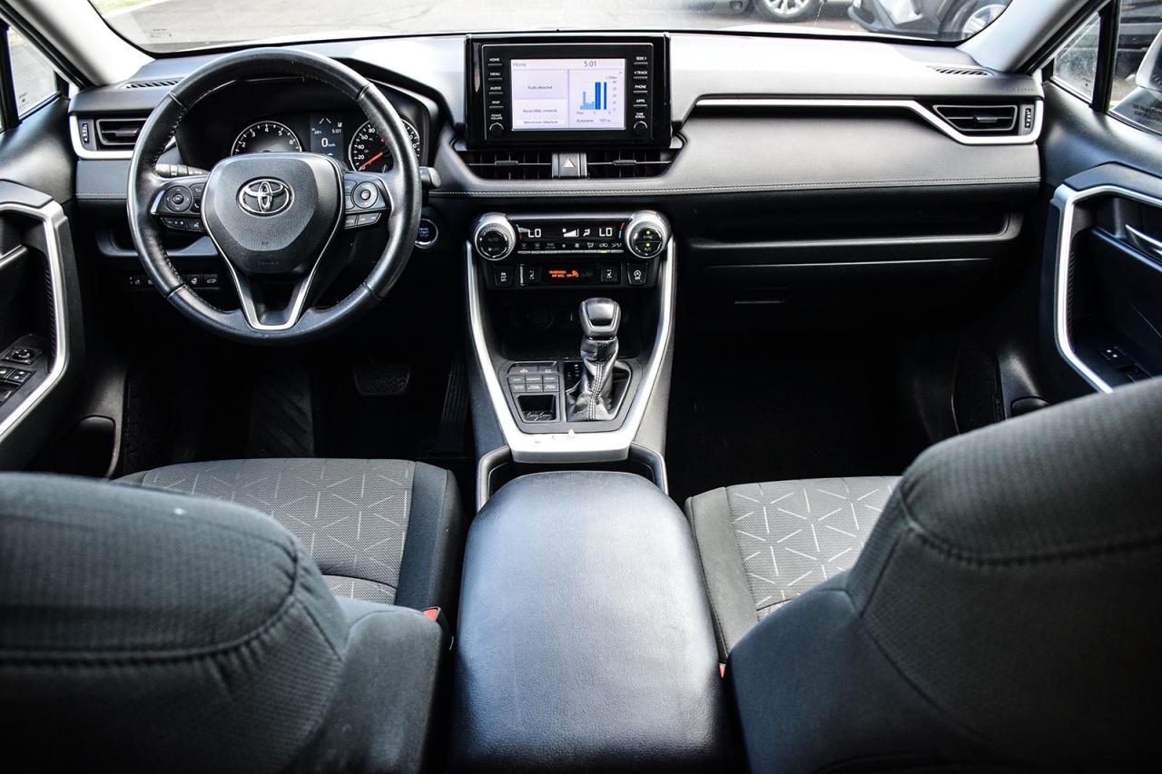 2021 Toyota RAV4 XLE AWD / NO ACCIDENT /SUNROOF / CARPLAY / BSM Photo
