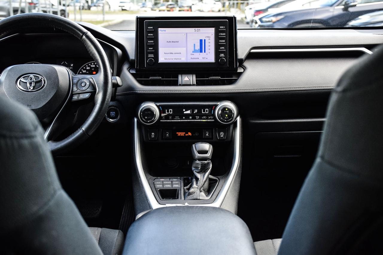 2021 Toyota RAV4 XLE AWD / NO ACCIDENT /SUNROOF / CARPLAY / BSM Photo