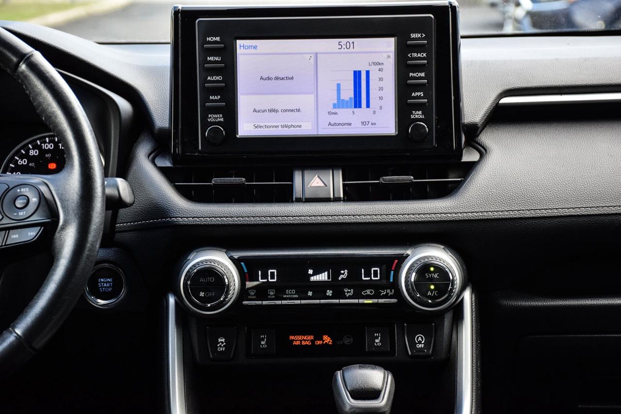 2021 Toyota RAV4 XLE AWD / NO ACCIDENT /SUNROOF / CARPLAY / BSM Photo