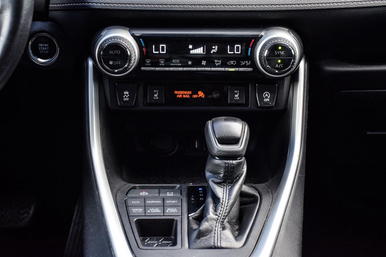 2021 Toyota RAV4 XLE AWD / NO ACCIDENT /SUNROOF / CARPLAY / BSM Photo