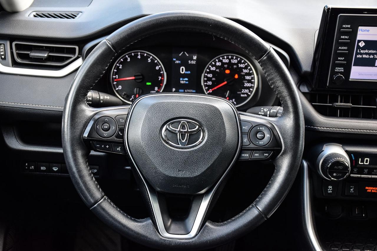 2021 Toyota RAV4 XLE AWD / NO ACCIDENT /SUNROOF / CARPLAY / BSM Photo