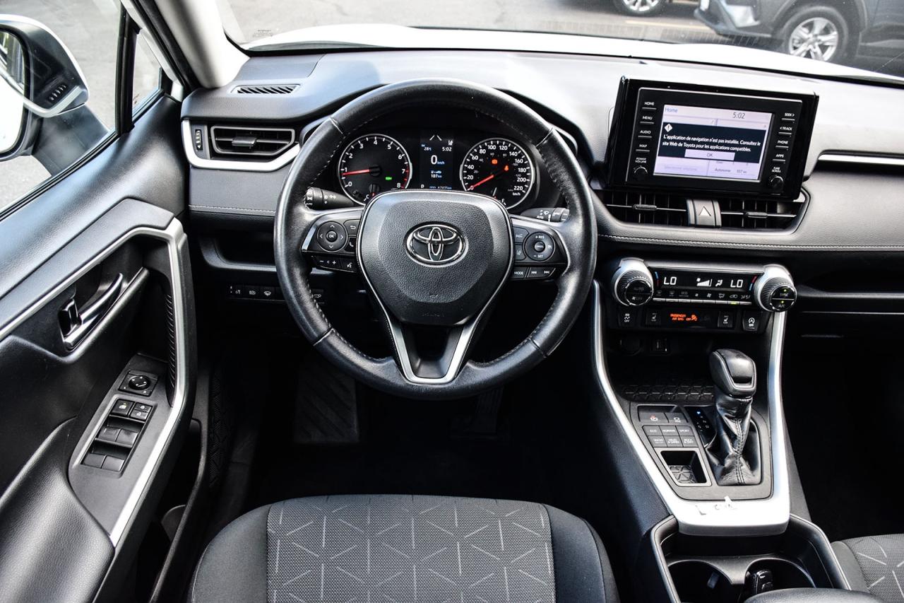 2021 Toyota RAV4 XLE AWD / NO ACCIDENT /SUNROOF / CARPLAY / BSM Photo