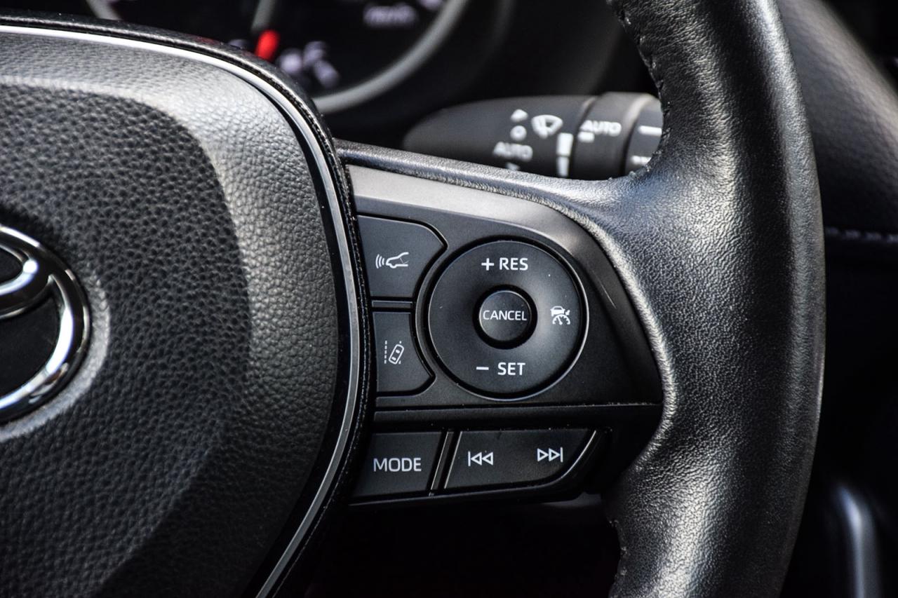 2021 Toyota RAV4 XLE AWD / NO ACCIDENT /SUNROOF / CARPLAY / BSM Photo