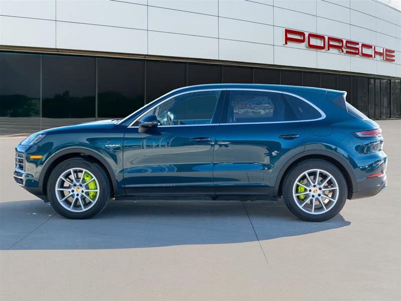 2024 Porsche Cayenne E-Hybrid Blue Photo