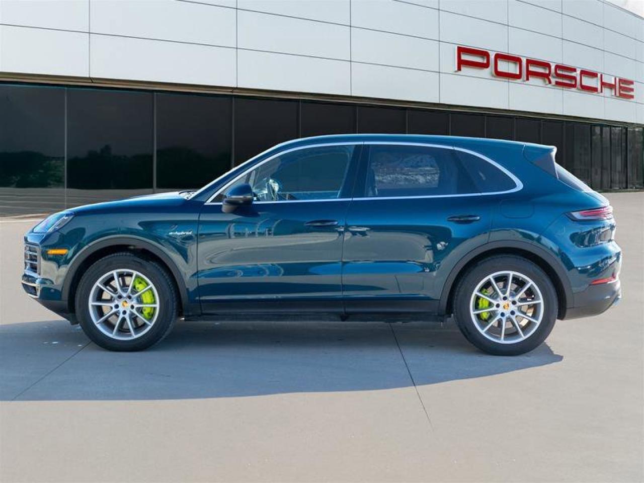 2024 Porsche Cayenne E-Hybrid Blue Photo2