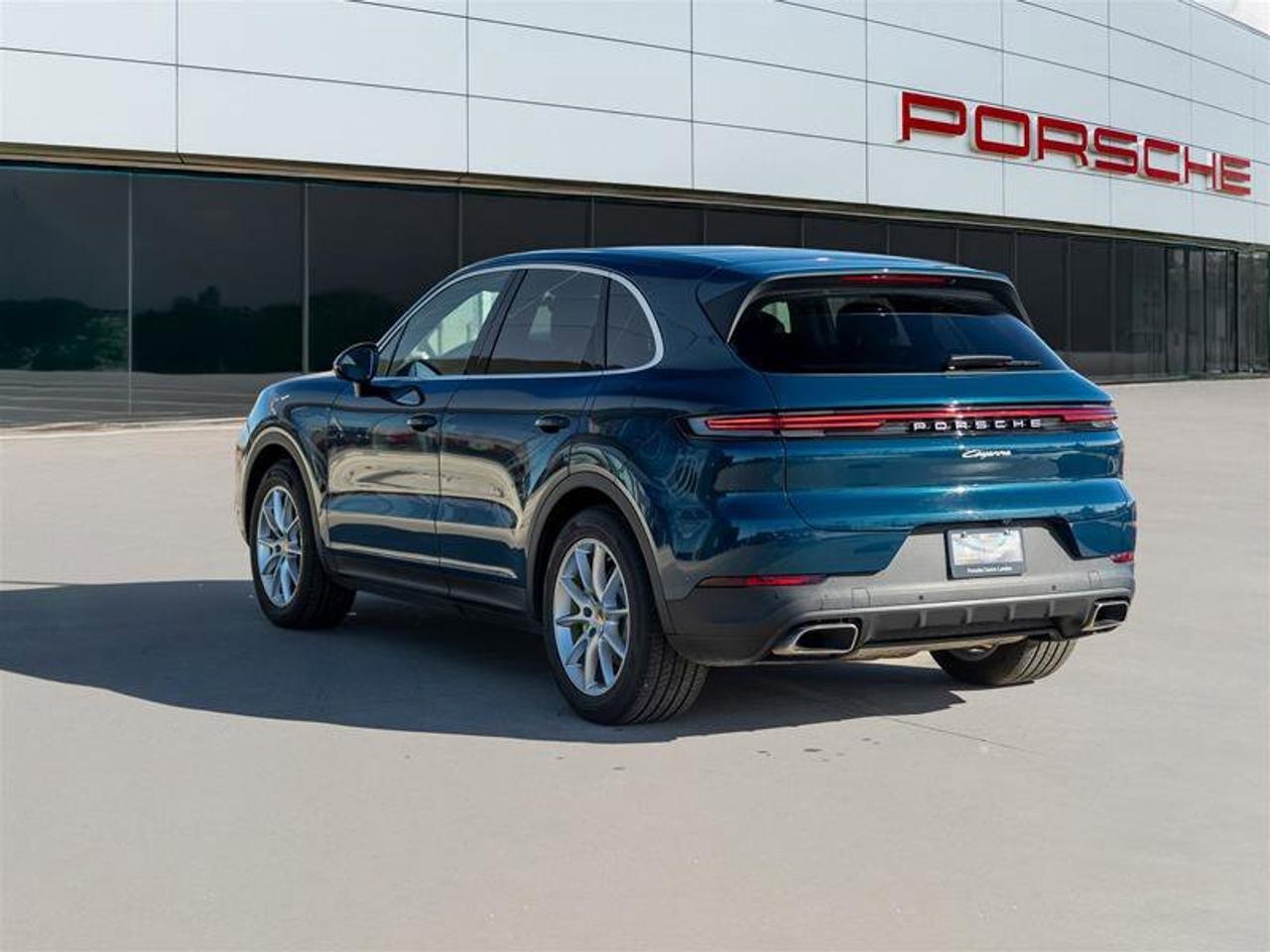 2024 Porsche Cayenne E-Hybrid Blue Photo