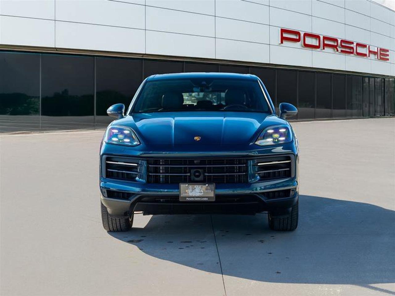 2024 Porsche Cayenne E-Hybrid Blue Photo1