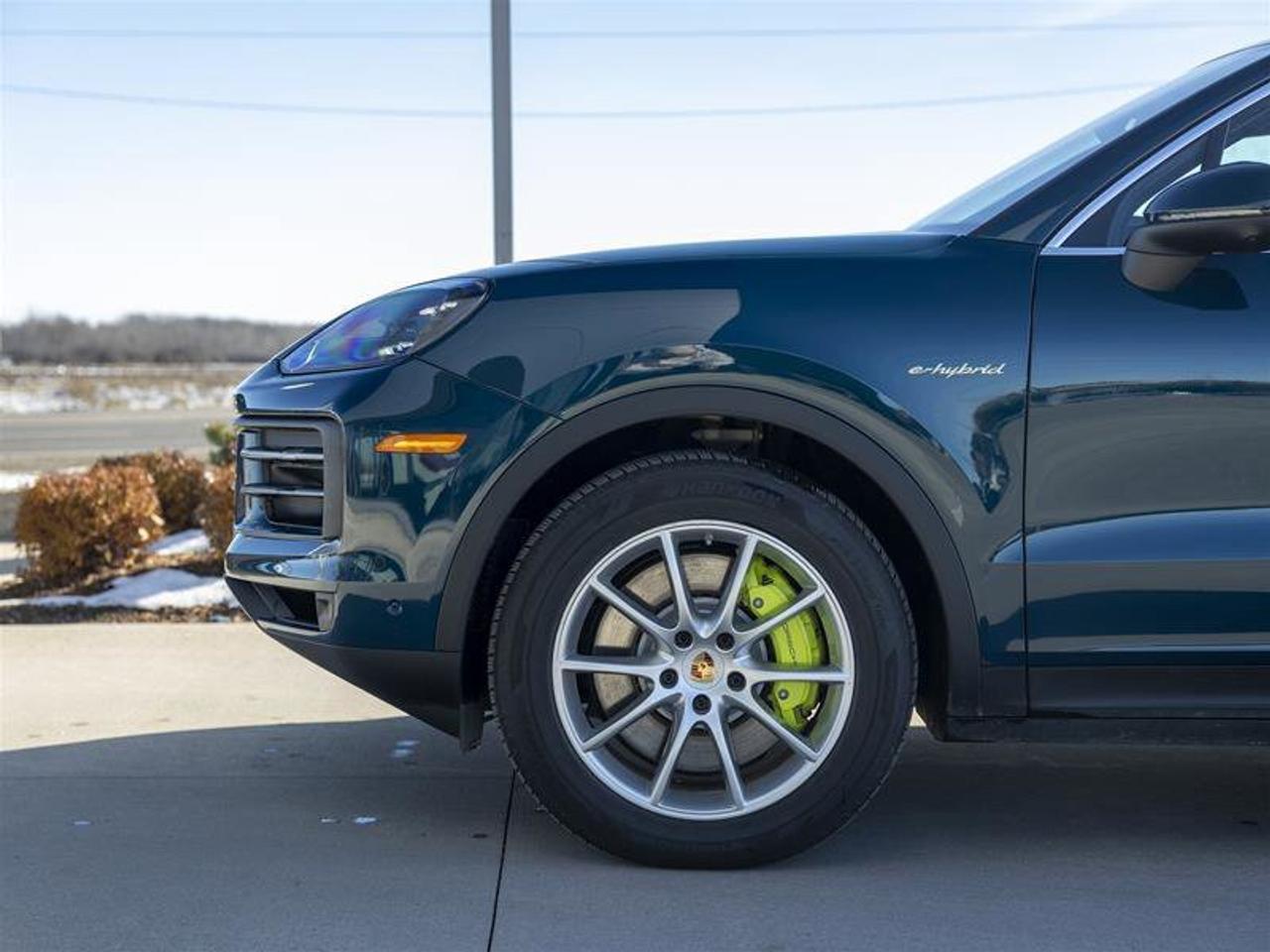 2024 Porsche Cayenne E-Hybrid Blue Photo