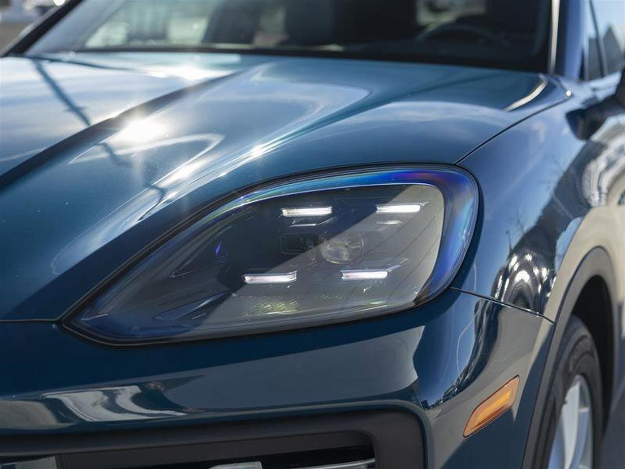 2024 Porsche Cayenne E-Hybrid Blue Photo