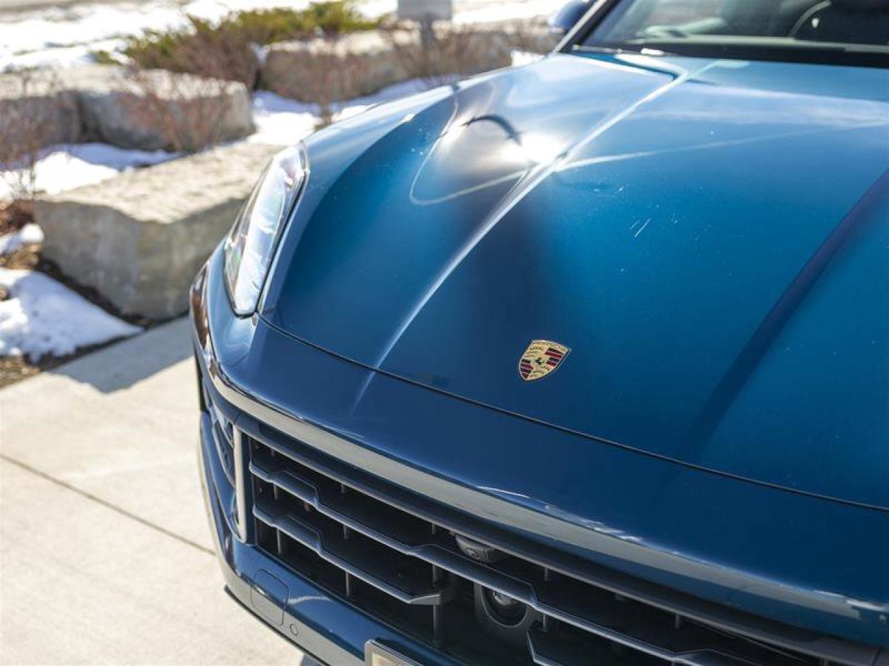 2024 Porsche Cayenne E-Hybrid Blue Photo