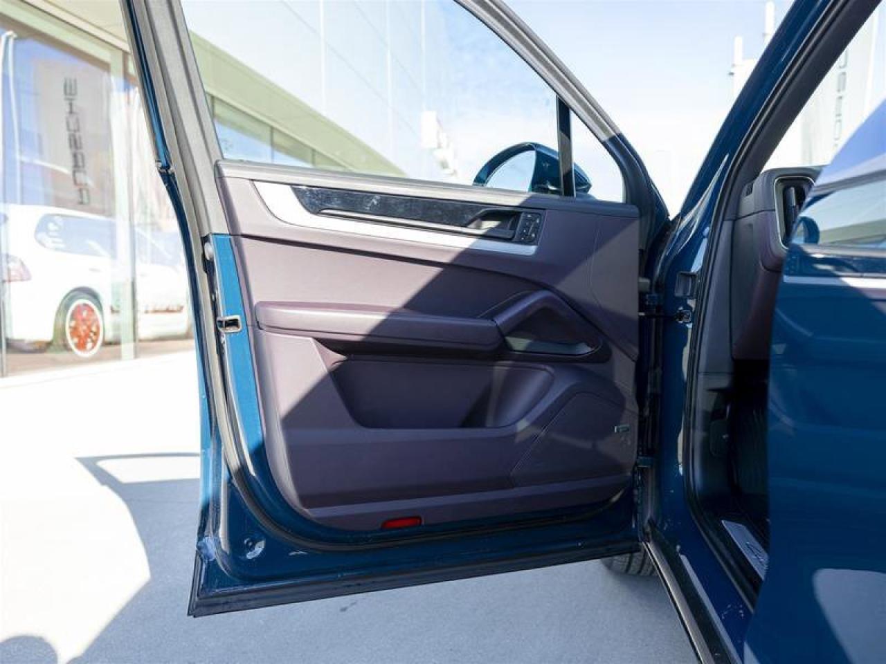 2024 Porsche Cayenne E-Hybrid Blue Photo