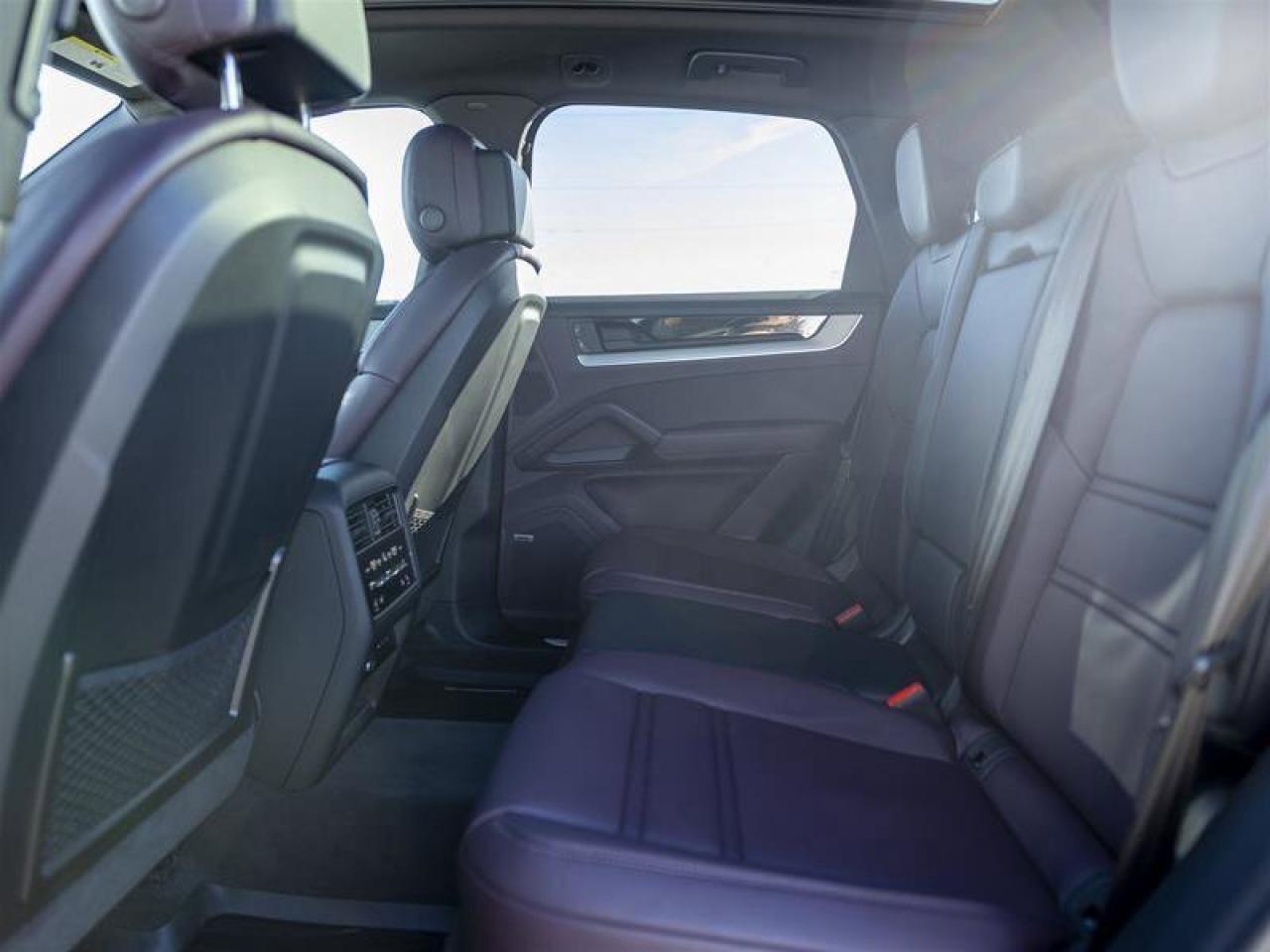 2024 Porsche Cayenne E-Hybrid Blue Photo