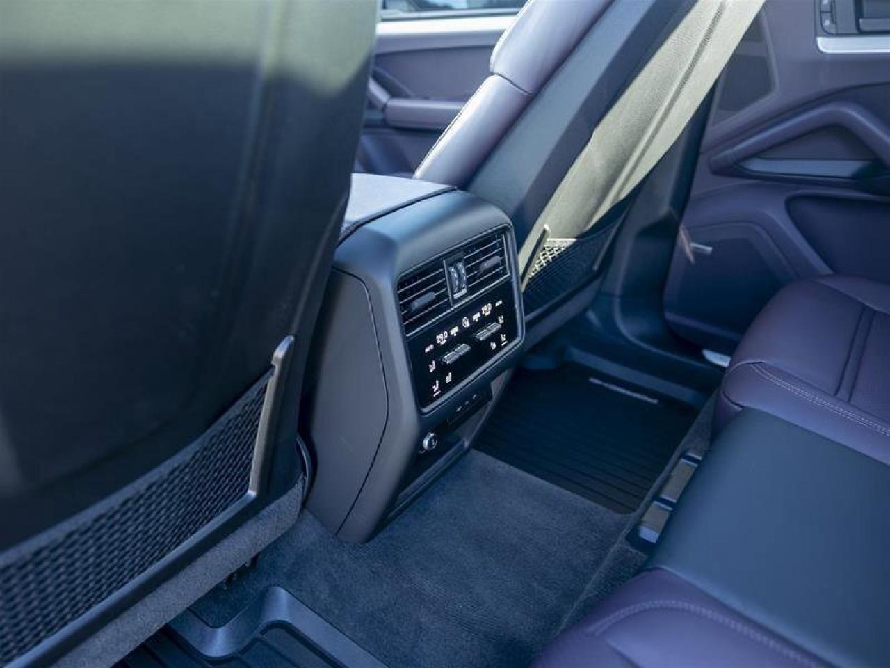 2024 Porsche Cayenne E-Hybrid Blue Photo