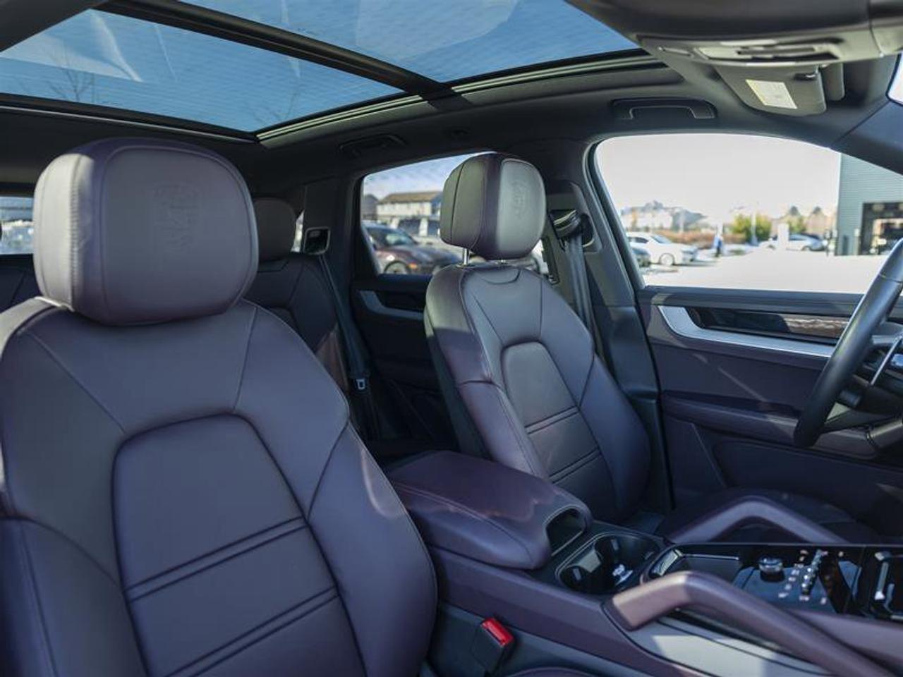 2024 Porsche Cayenne E-Hybrid Blue Photo