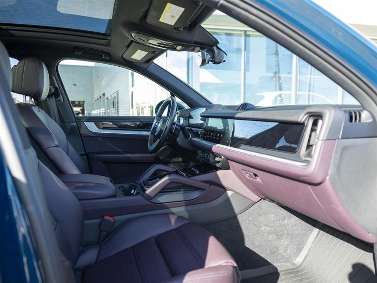 2024 Porsche Cayenne E-Hybrid Blue Photo