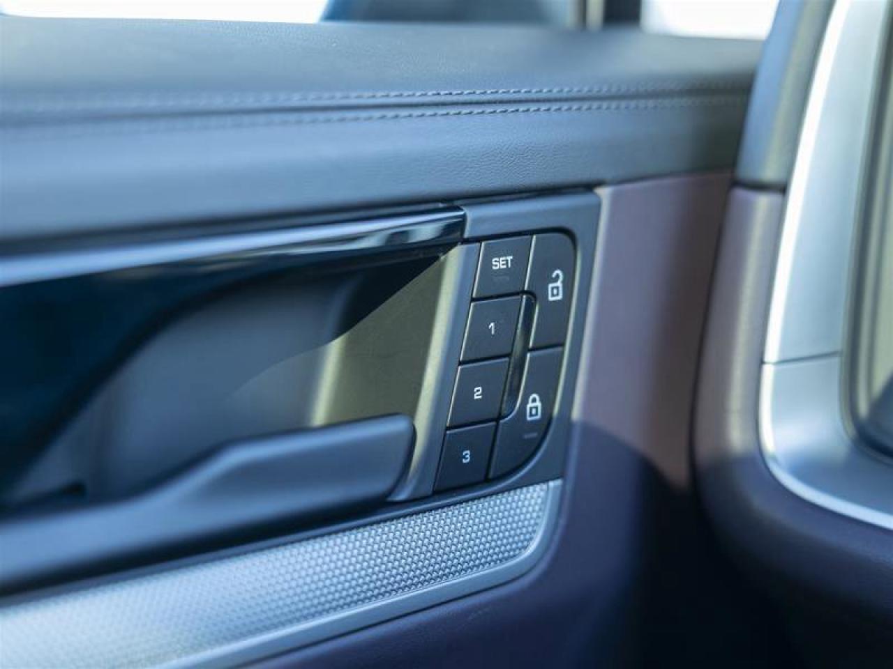 2024 Porsche Cayenne E-Hybrid Blue Photo