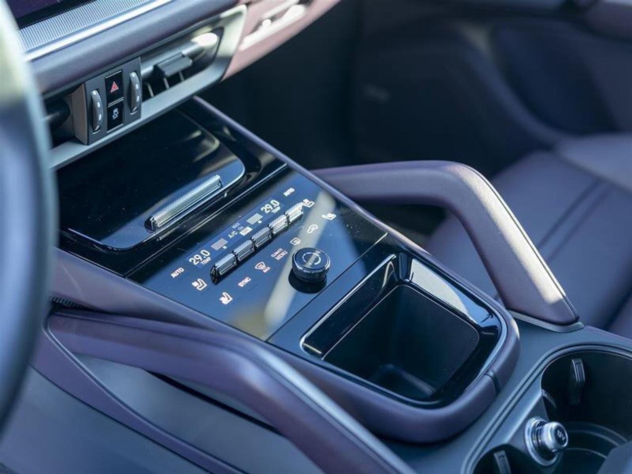 2024 Porsche Cayenne E-Hybrid Blue Photo