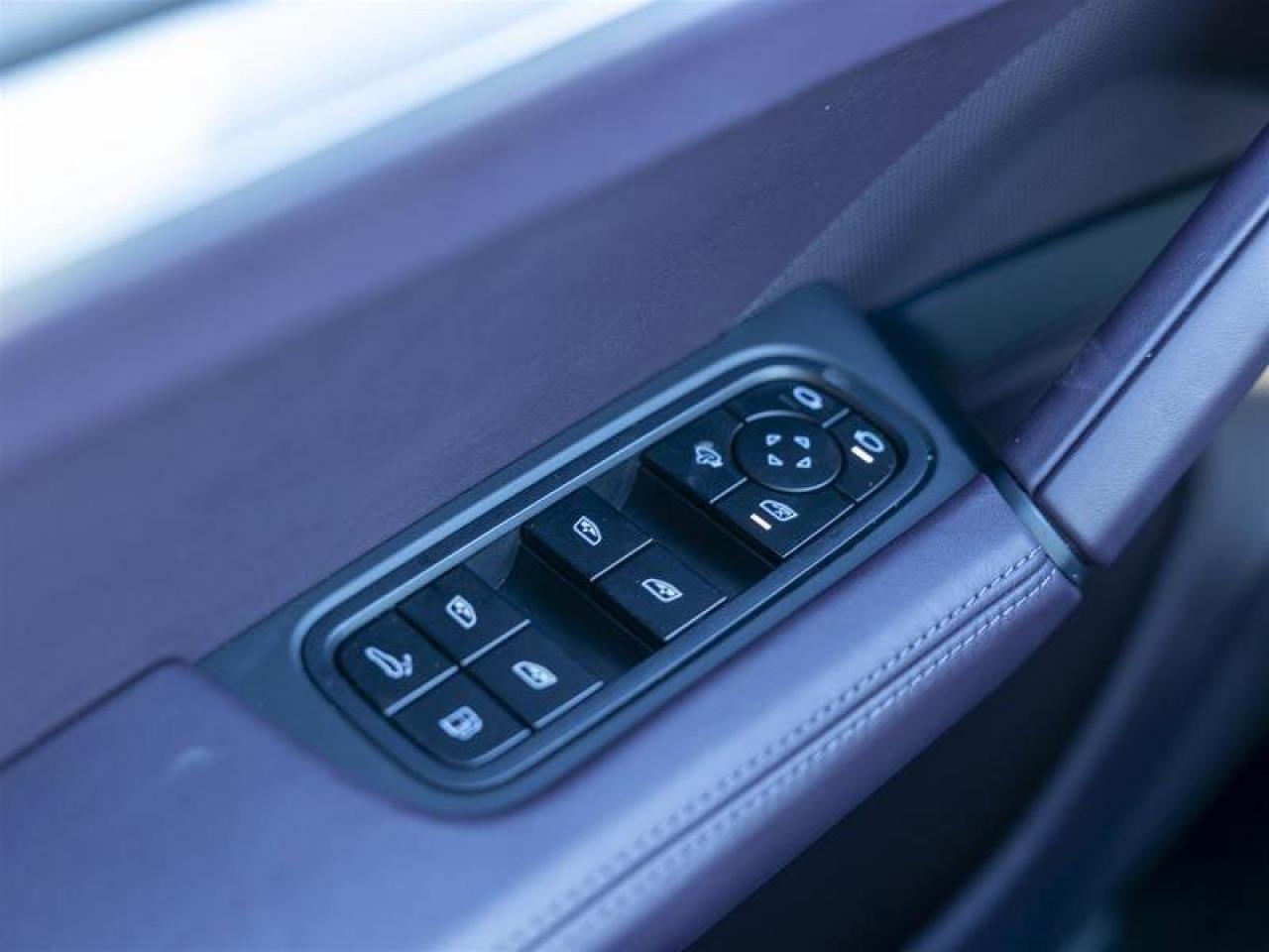 2024 Porsche Cayenne E-Hybrid Blue Photo