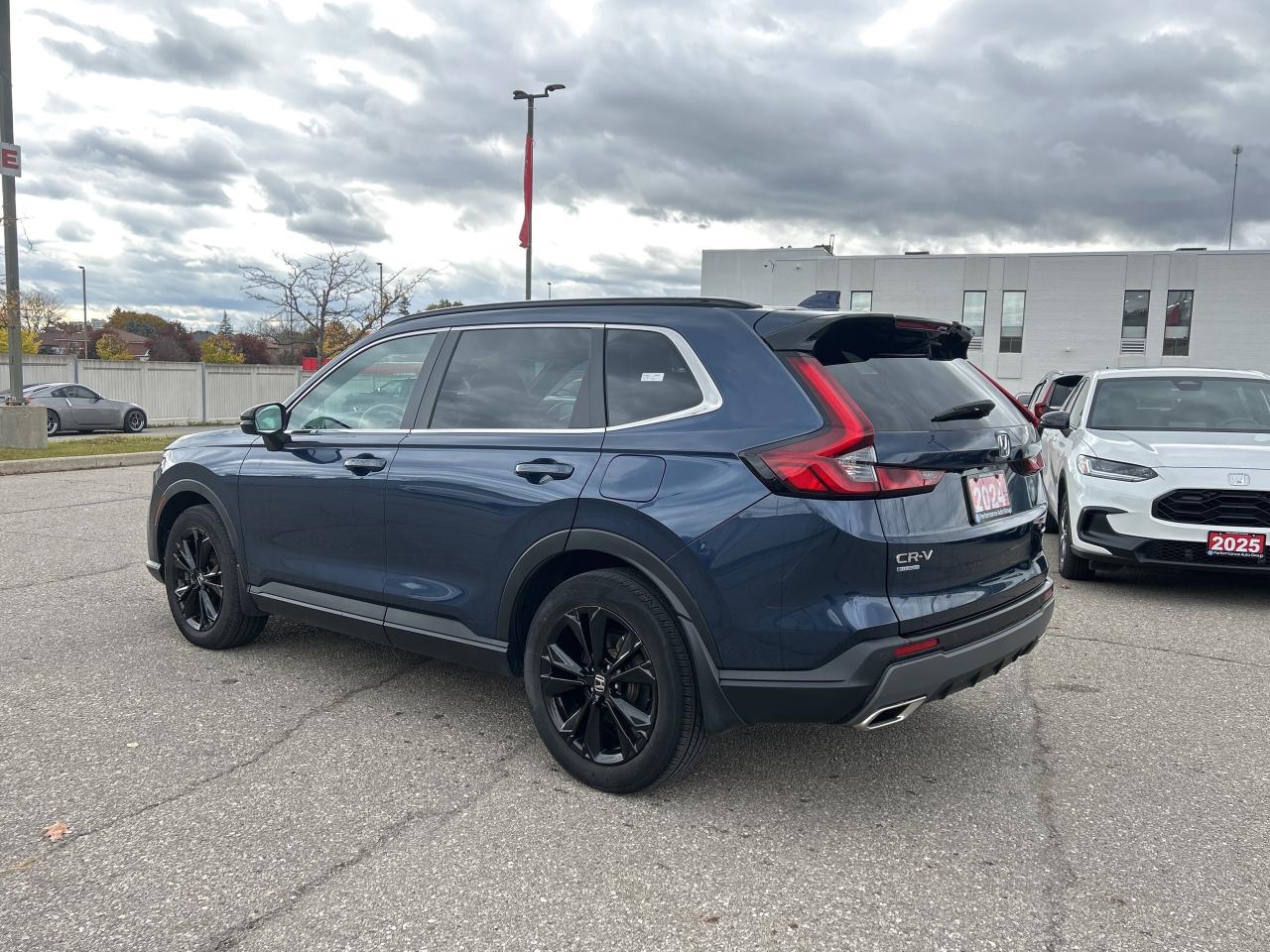 2024 Honda CR-V Hybrid Touring Leather  Navigation  Sunroof  CarPlay Photo