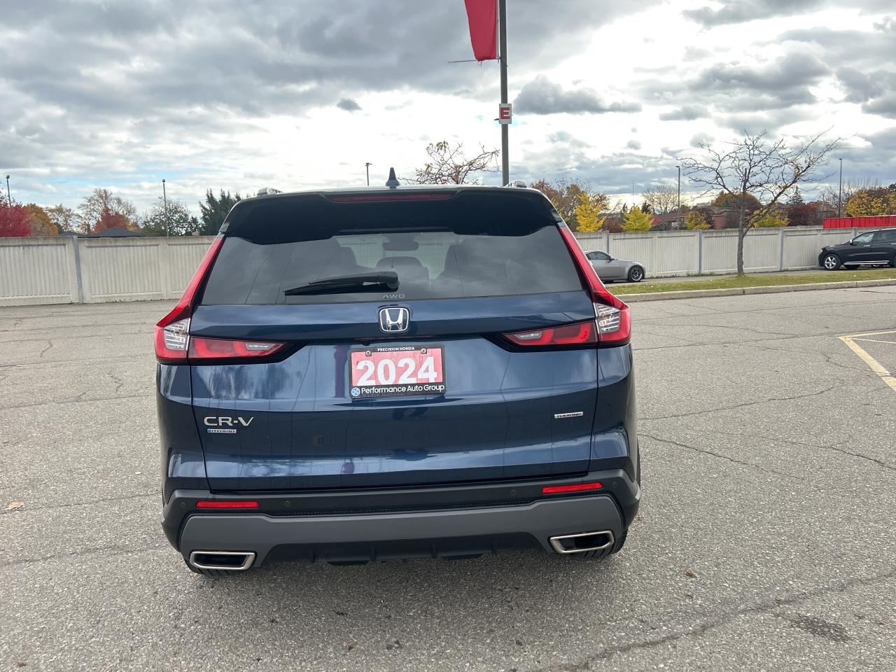 2024 Honda CR-V Hybrid Touring Leather  Navigation  Sunroof  CarPlay Photo4