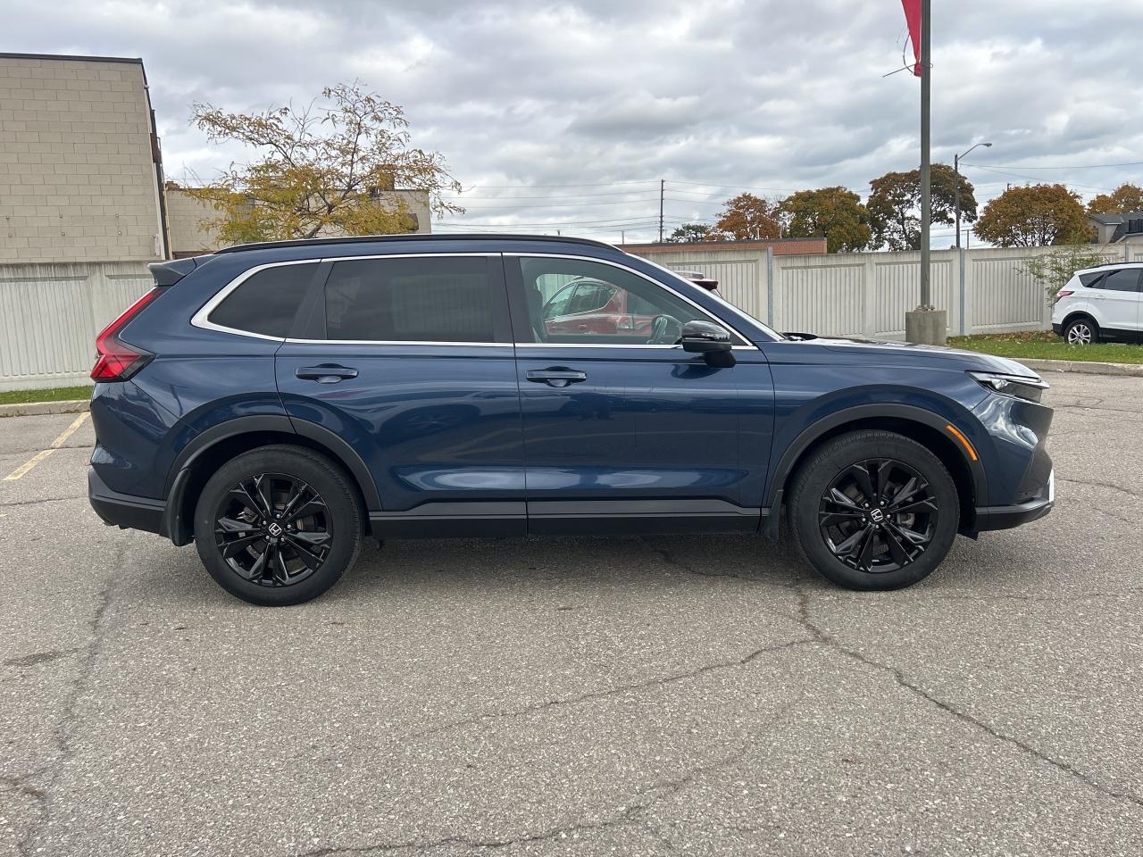 2024 Honda CR-V Hybrid Touring Leather  Navigation  Sunroof  CarPlay Photo