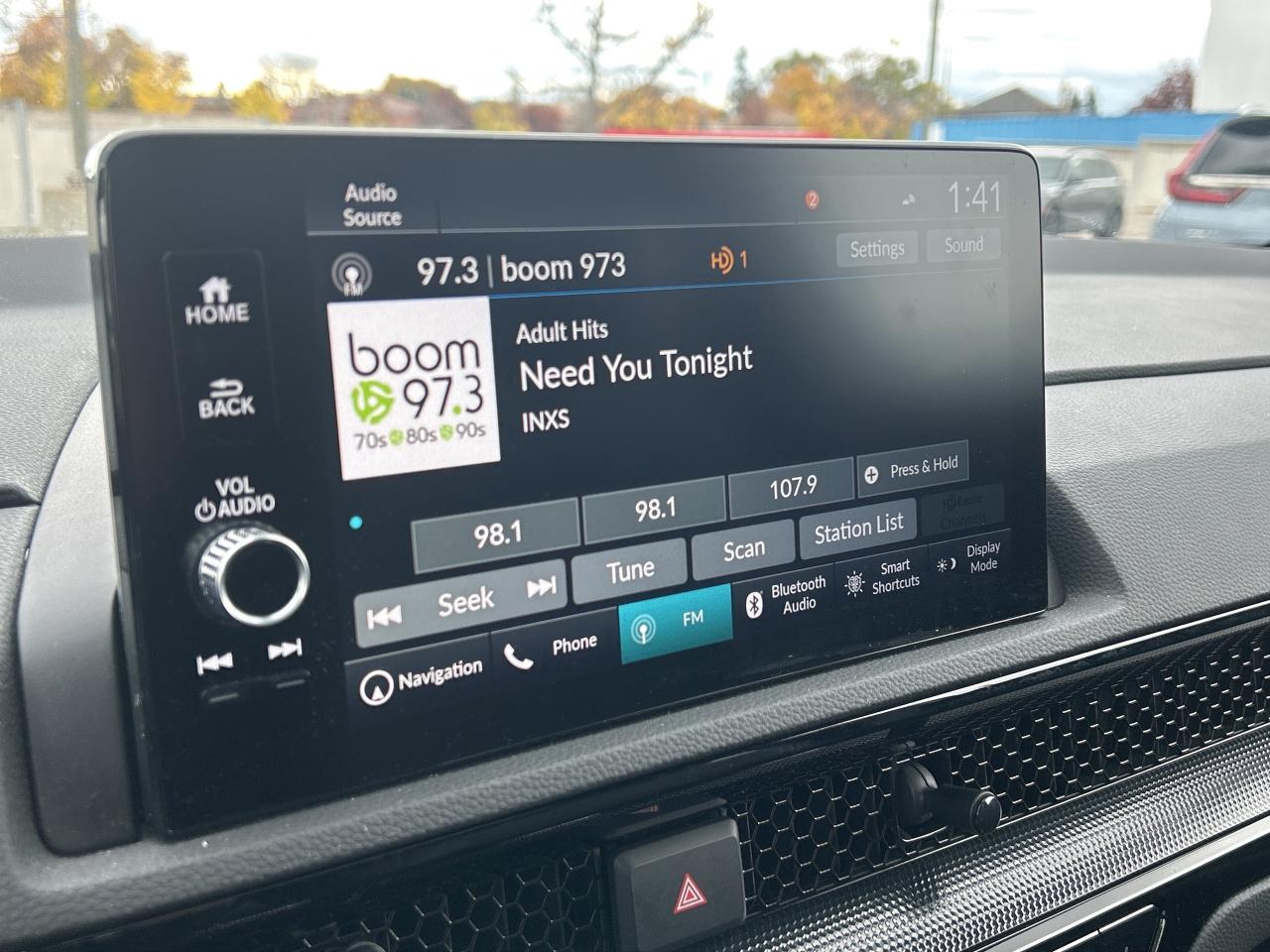 2024 Honda CR-V Hybrid Touring Leather  Navigation  Sunroof  CarPlay Photo