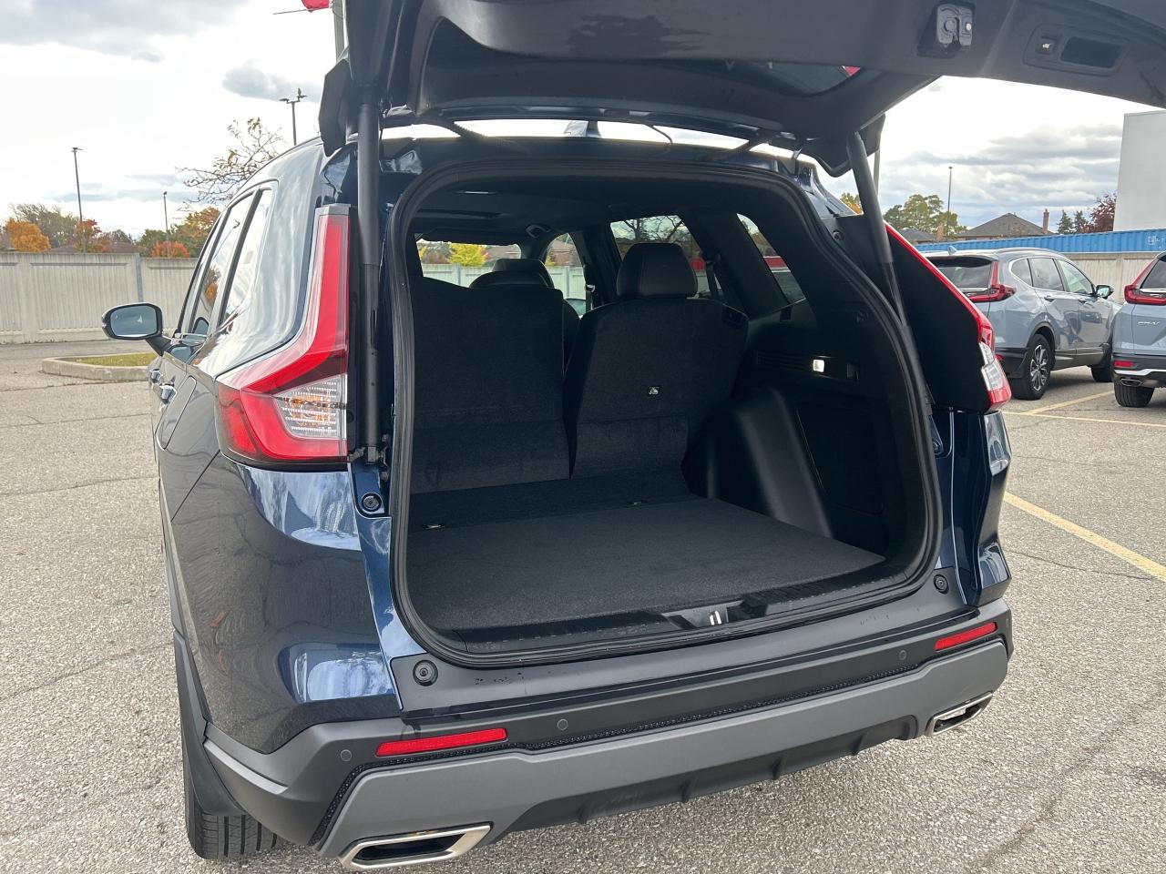 2024 Honda CR-V Hybrid Touring Leather  Navigation  Sunroof  CarPlay Photo