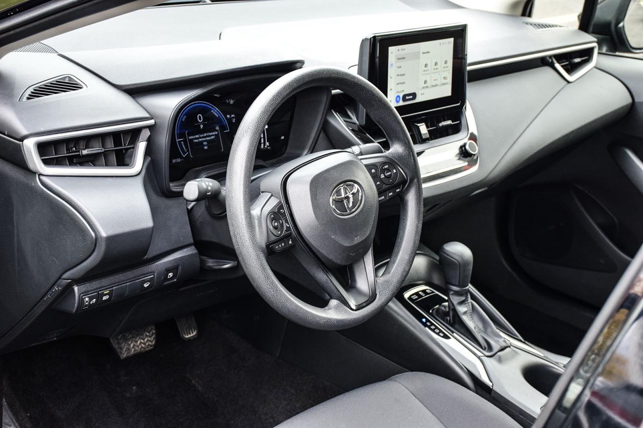 2023 Toyota Corolla Hybrid LE / NO ACCIDENT / CARPLAY / BSM / HTD SEATS Photo