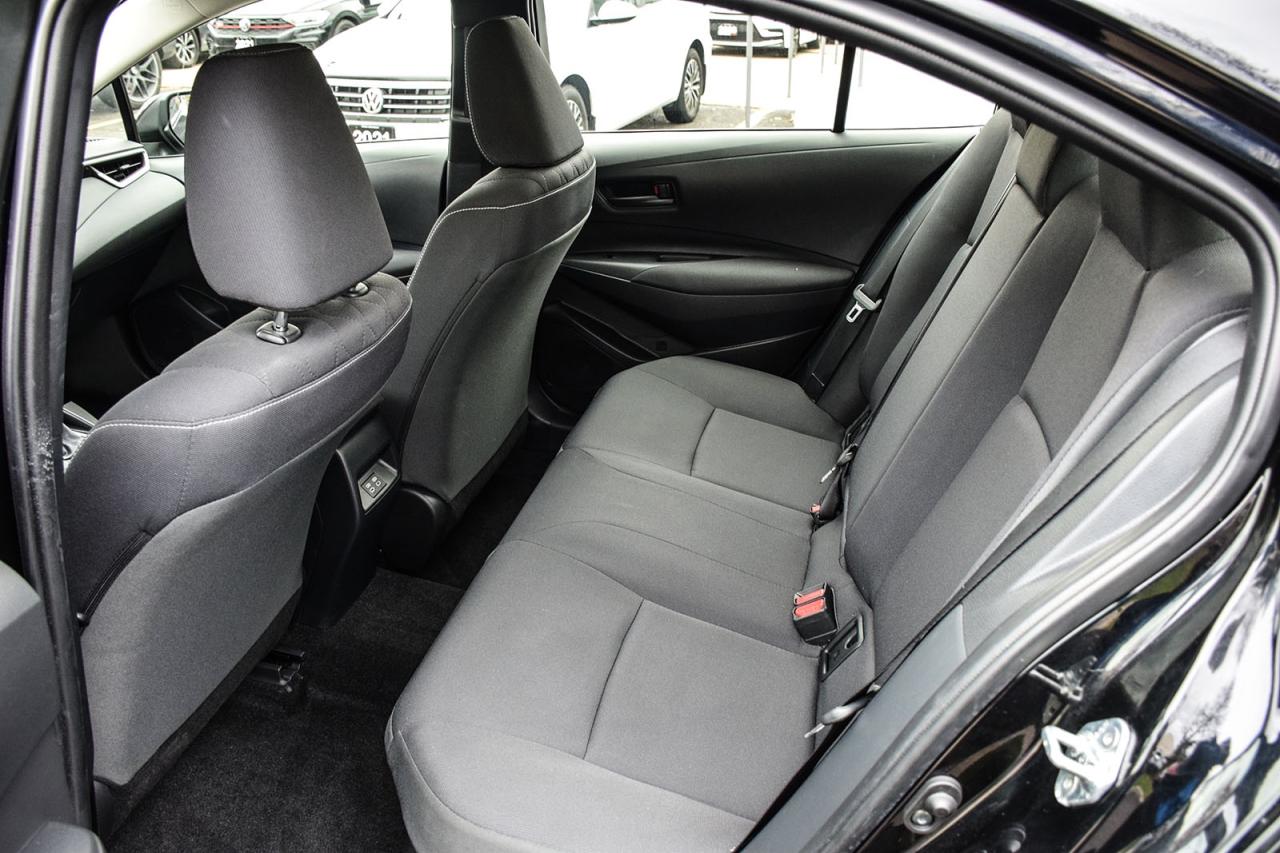 2023 Toyota Corolla Hybrid LE / NO ACCIDENT / CARPLAY / BSM / HTD SEATS Photo