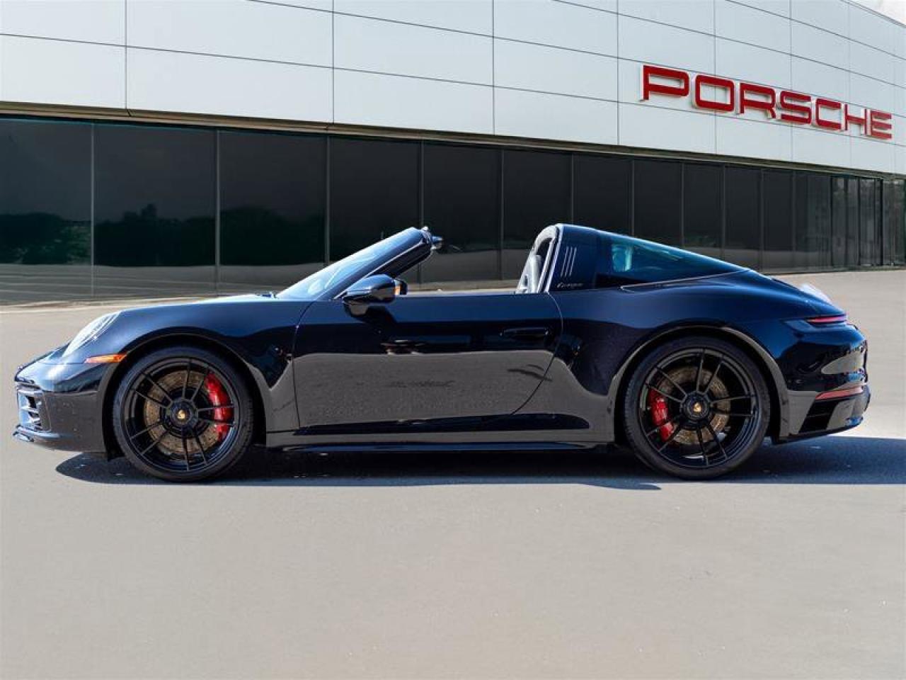 2022 Porsche 911 4 GTS Black Photo