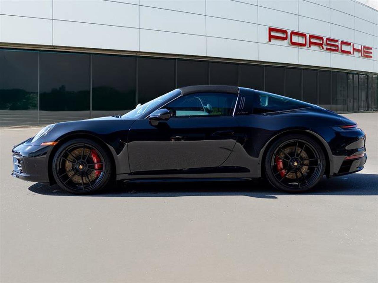 2022 Porsche 911 4 GTS Black Photo