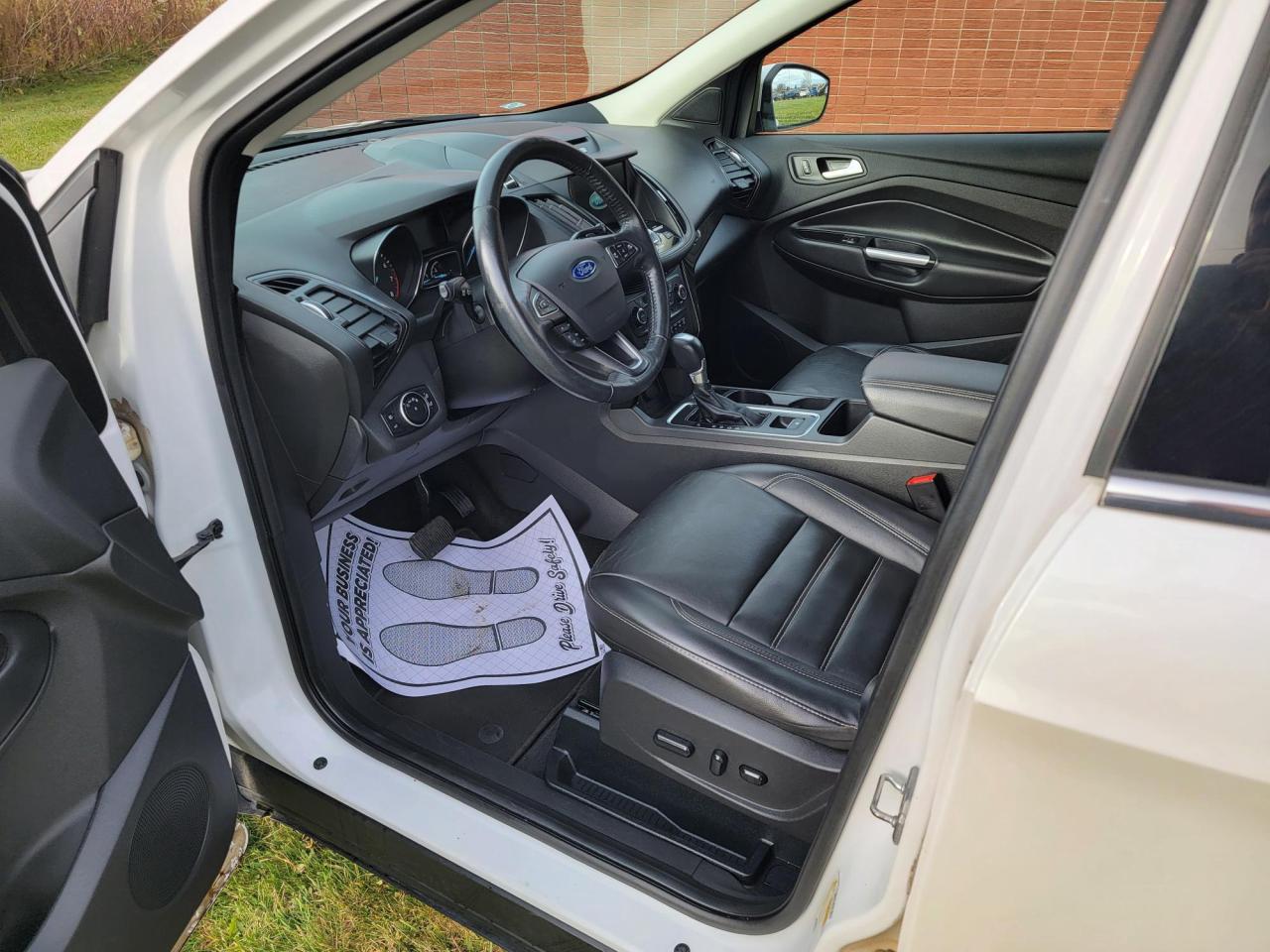 2017 Ford Escape 4WD 4DR TITANIUM Photo